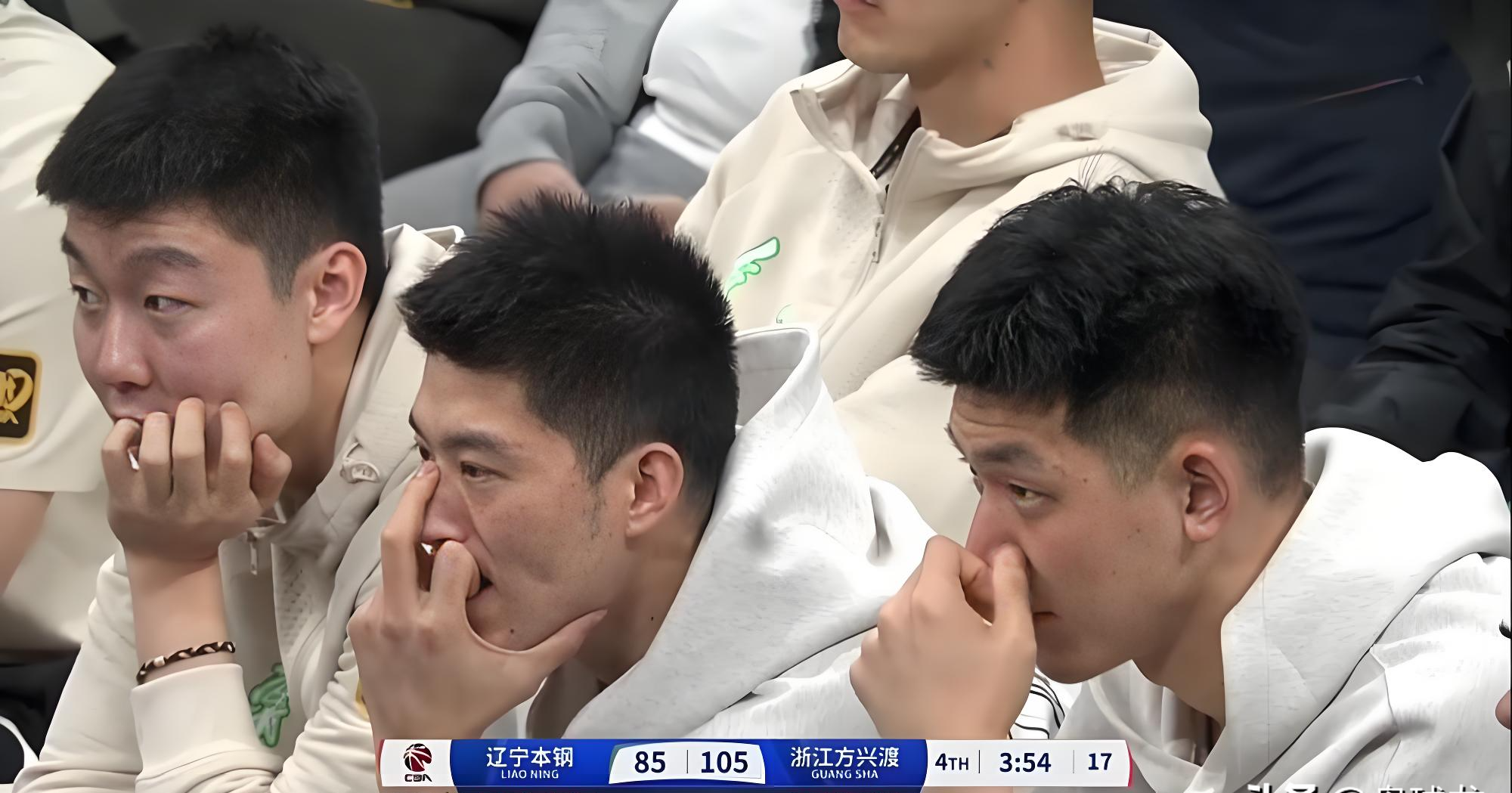 包含“看台上的情绪：球迷如何影响比赛氛围？”的词条