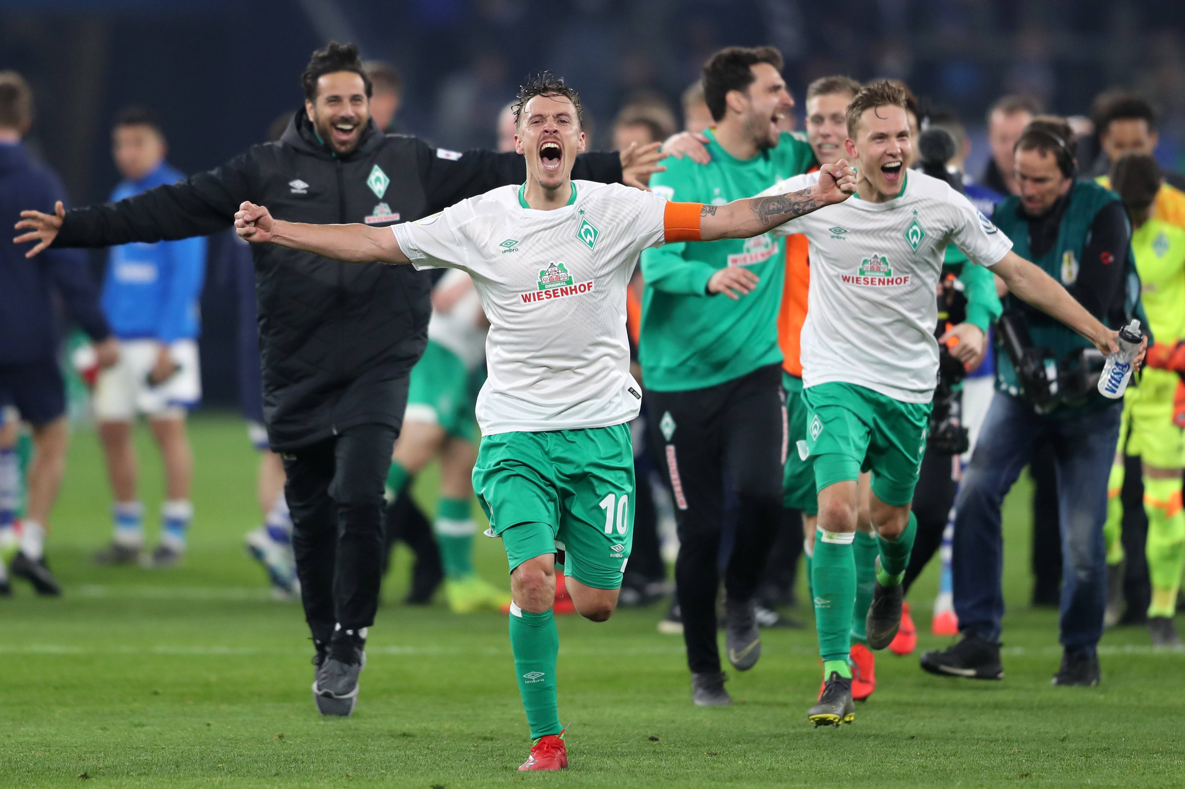 包含德国杯冷门频出，德甲豪门遇阻的词条